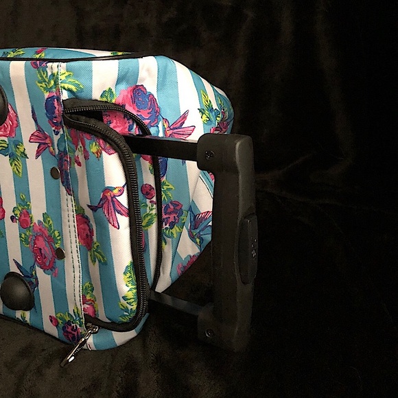 $160 Betsy Johnson Carry On Duffel Roses + Stripes - Picture 10 of 16